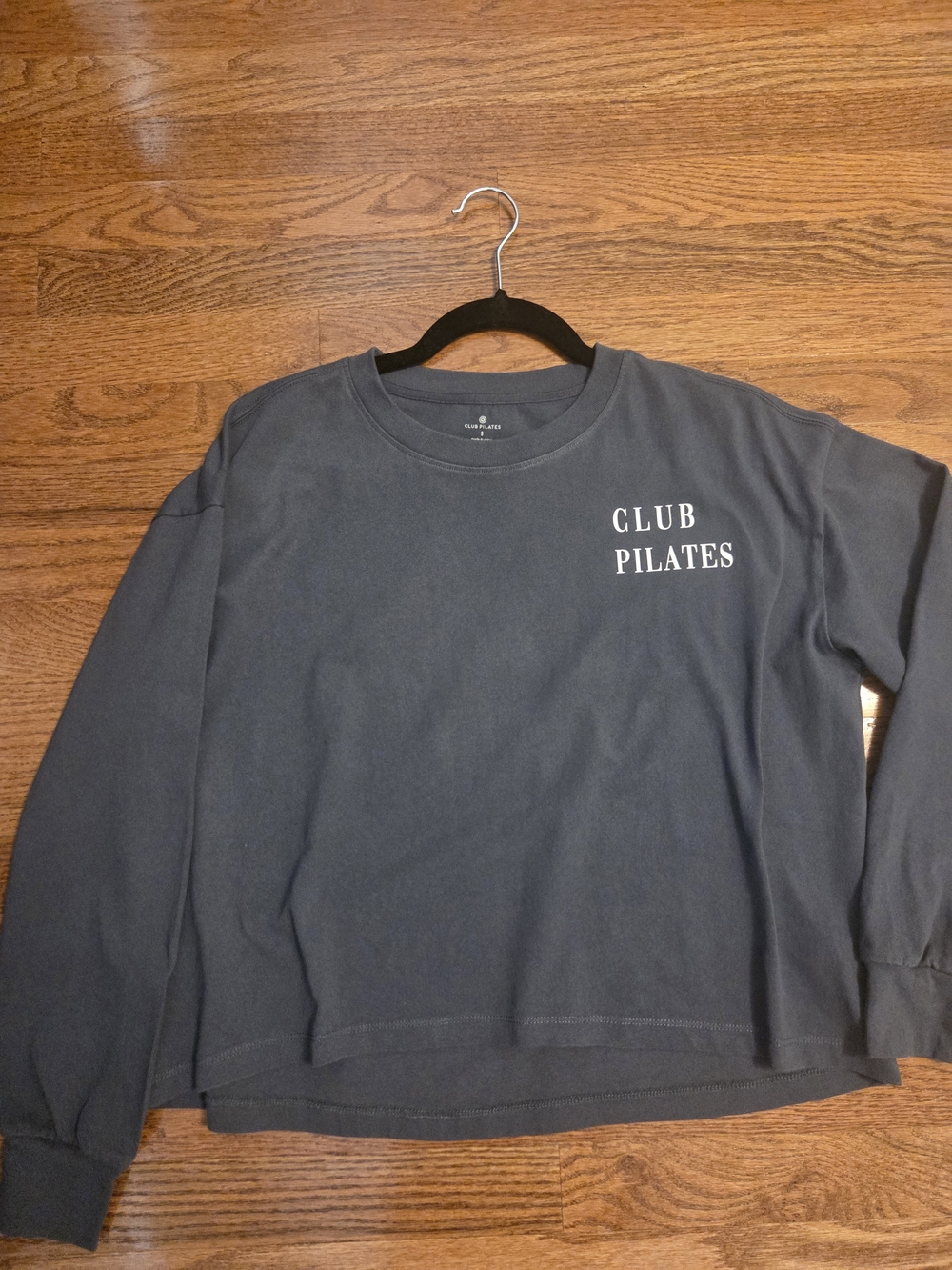 Club Pilates Women's Crewneck, Cropped shirt - Charcoal, Small